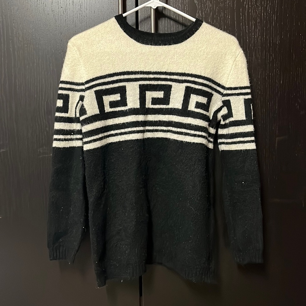 Forever 21 Sweater - Black and White - Small